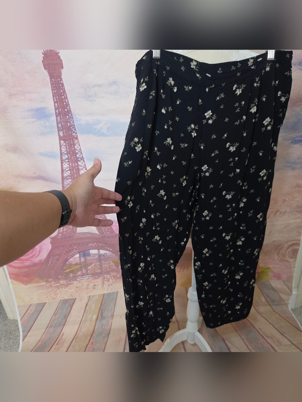 Jones Wear Black Floral Print Pants Sz M